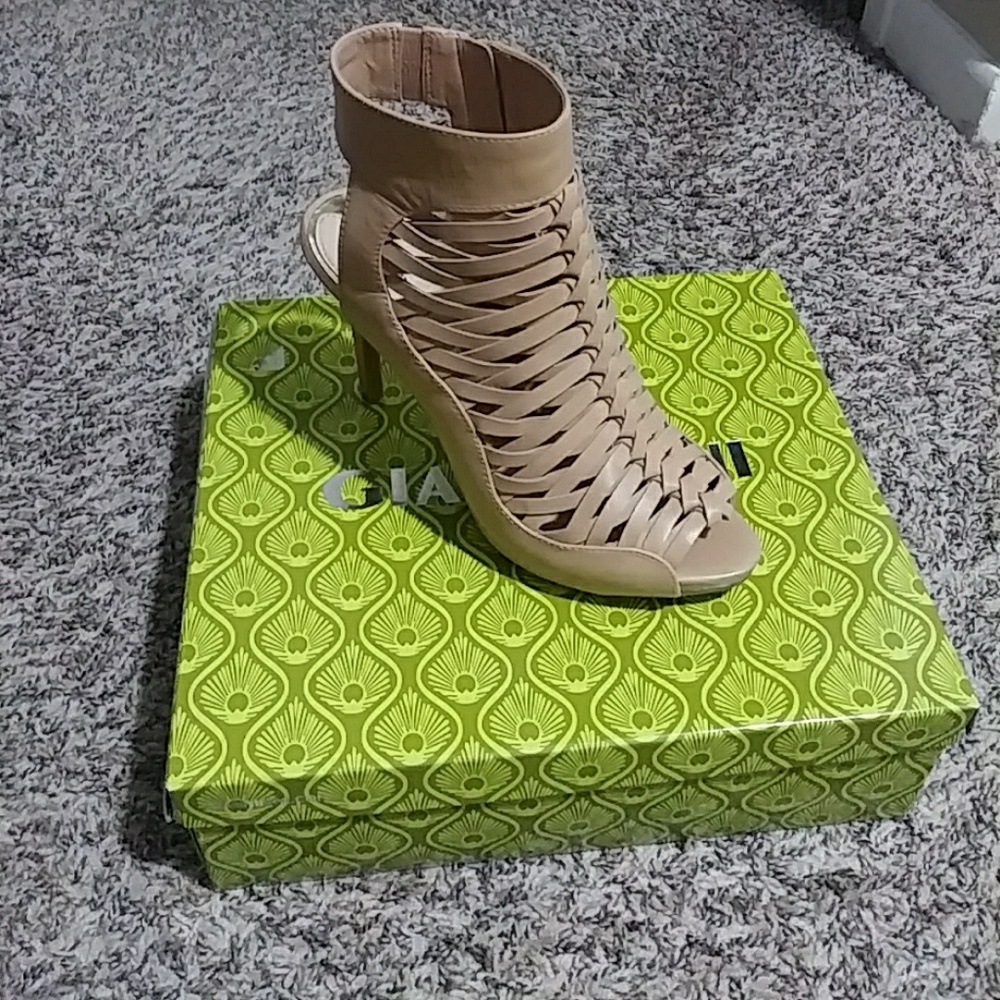 Shoes - Picture 3 of 4
